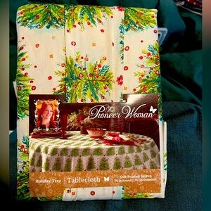 The pioneer woman Holiday Cheer 70 in round sateen table cloth